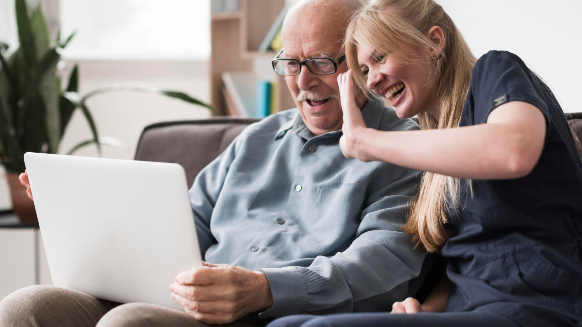 Mutuelle santé senior : le rôle du courtier en ligne